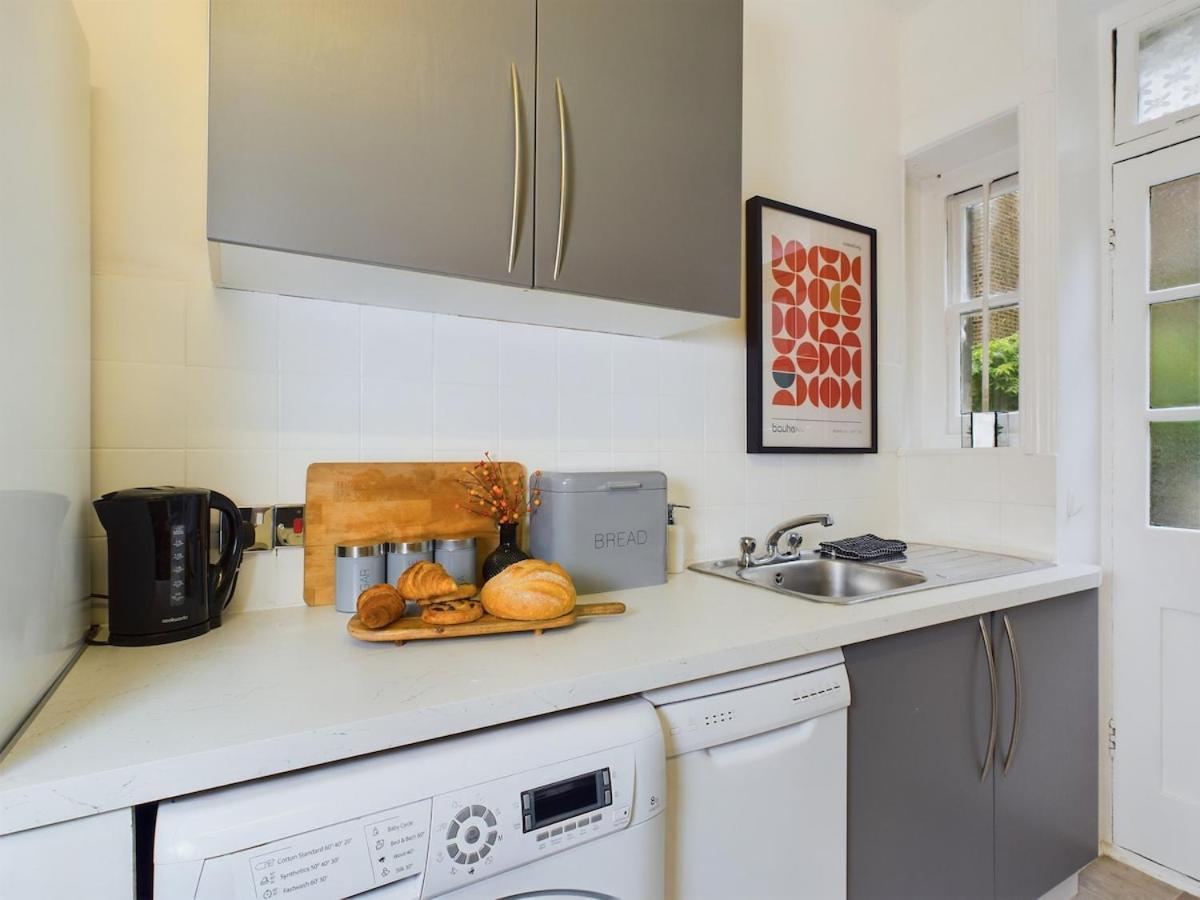 1 Bed West Kensington * London