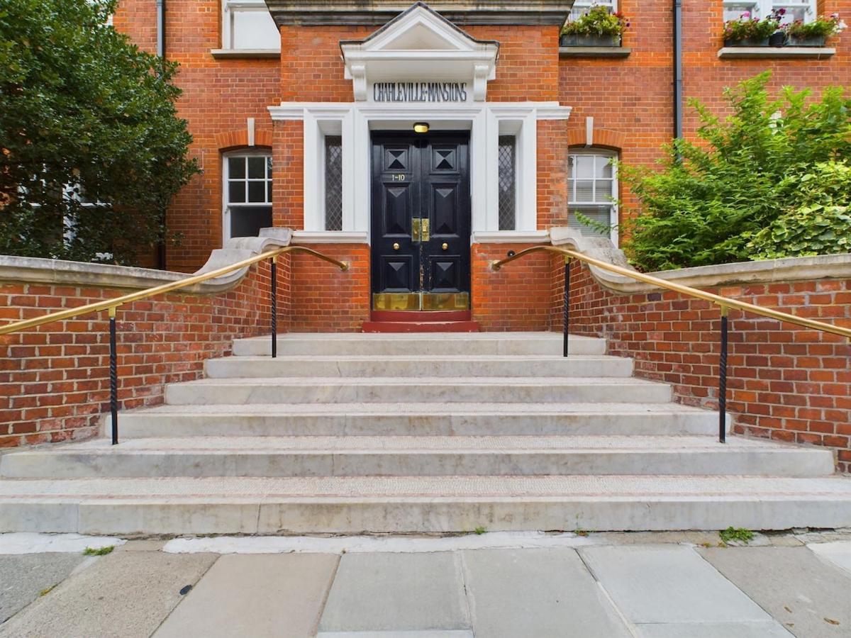 1 Bed West Kensington Apartment London